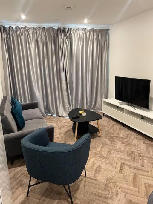 Stunning One Bedroom Apartment Лондон Экстерьер фото